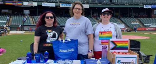 three women volunteering